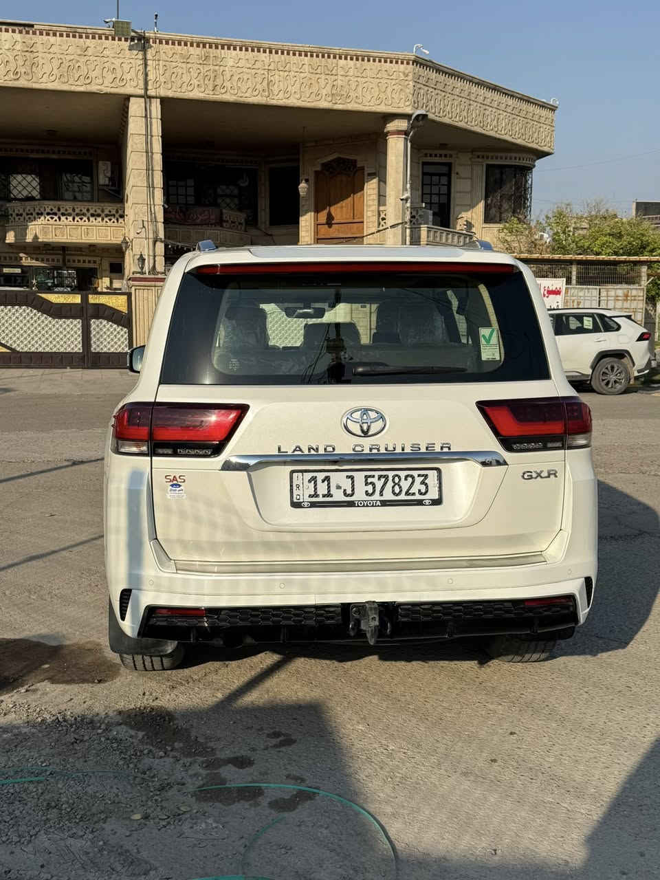 لاندكروز 2023ساز للبيع
ماشيه 40 الف 
فول موصفات 
سونارها موجود 
محركها المرغوب 4000
السياره نضيفه مثل ما موضعه بصور
مكان السياره بغداد جميله 
***********
