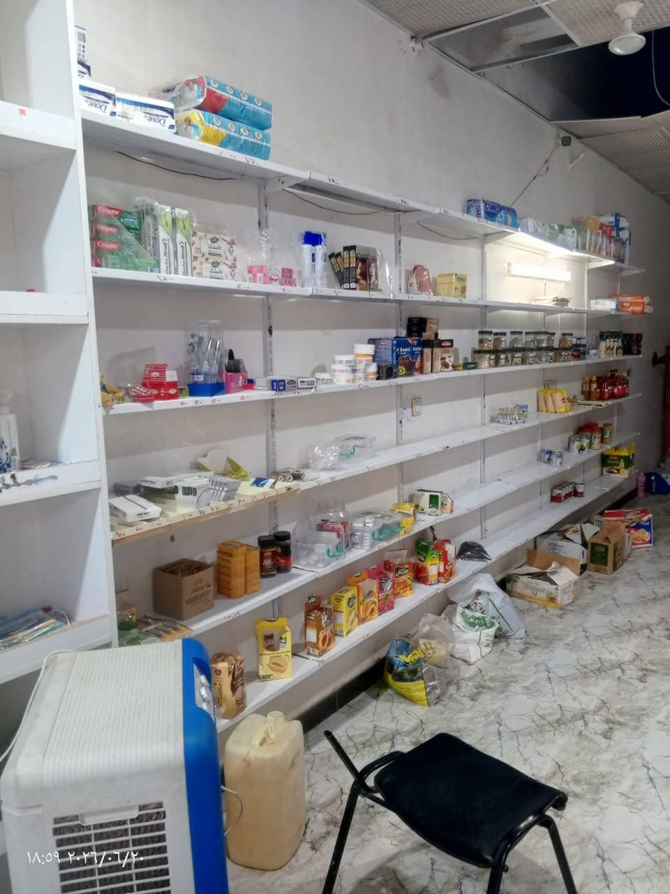السلام عليكم 
رفوف محل للبيع مع سفينة وسطية وسقف ثانوي وجام خانة
للاستفسار
***********  واتساب فقط
المكان خاجية
