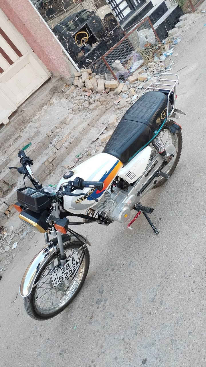 سلام عليكم اربعه كير للبيع مديل شاصي 18 طالعه بل 25 مفتوحه ولفات فقط دراجه رقم انكليزي سعر خاص او تصال عل رقم ***********
