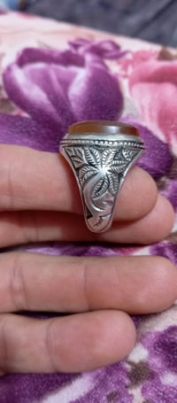 عقيق يماني مشمشي مخطوط صوره الكوثر صياغته ثقيله مع الحجر 30 غرام للبيع...