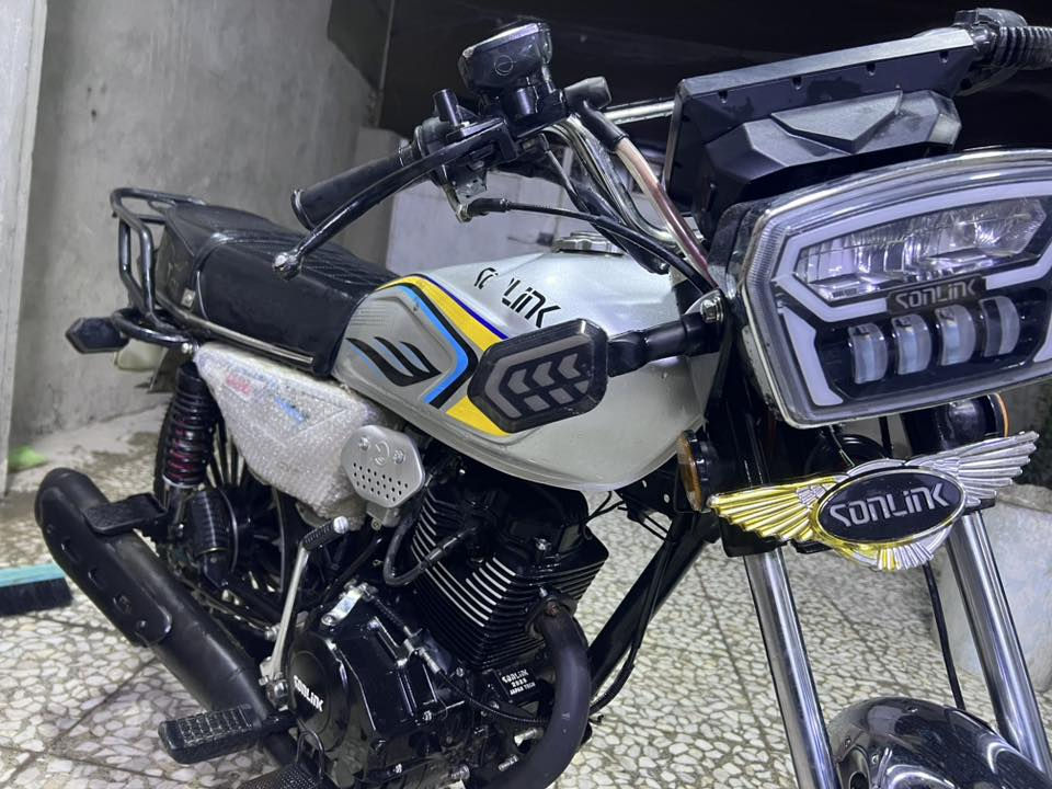 دراجه سونك ايراني  محرك 200 مكاني بغداد ابو دشير  ***********. السعر 900وبيها مجال حك الجيه
