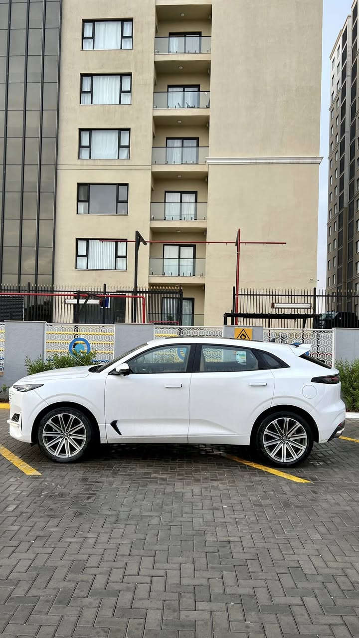 شانجان يوني كي (Changan Uni-K 2023)🤍🔥
وارد خليجي 🇰🇼 ضمان البخيت

السعر 225$ بيها مجال ✅

🎨 اللون أبيض
🪪 مرقم بغداد
📏 ماشية 100 ألف كيلو فقط
🛡️ مكفولة من الضربة والصبغ

⚙️ محرك 2.0 لتر تيربو
⚙️ ناقل حركة أوتوماتيك 8 سرعات
🐎 قوة 233 حصان
🔩 عزم دوران 390 نيوتن/متر
🛞 دفع رباعي AWD

🪟 فتحة سقف بانوراما
🧳 فتح الصندوق كهرباء
📡 دخول ذكي بصمة
🔑 تشغيل بصمة

🛞 جنوط 21 إنچ
📐 قياس الإطار 265/45R21
📊 حساسات ضغط الإطارات

📡 حساسات أمامية
📡 حساسات خلفية
📷 كاميرا 360 درجة
🎥 أربع كاميرات محيطية
📡 رادار
🛑 أوتو بريك
🚨 نظام ABS
⛷️ مانع انزلاق
⛰️ نظام نزول المنحدرات

🖥 شاشة عدادات ديجيتال
📱 شاشة تدعم Apple CarPlay
📹 تسجيل DVR أثناء القيادة
🗺️ نظام ملاحة

💡 مصابيح زينون + LED
🔦 بك لايت LED
✨ إنارة داخلية محيطية LED

💺 المقاعد جلد
⚡ حركة المقاعد الأمامية كهرباء
🔥❄️ تدفئة وتبريد المقاعد الأمامية
💾 ذاكرة مقعد السائق
👨‍👩‍👧‍👦 تتسع المقصورة لخمسة ركاب
👶 مثبت مقعد الطفل ISOFIX

❄️ تبريد قطعتين
🔋 شاحن هاتف لاسلكي
🔌 منفذ طاقة

🔊 نظام صوت SONY
🎵 بلوتوث + Type-C
🎙️ أوامر صوتية

🏁 دبل إكزوز
✨ تطعيم داخلي ألمنيوم

مكان تواجد السيارة: بغداد

رقم :***********
