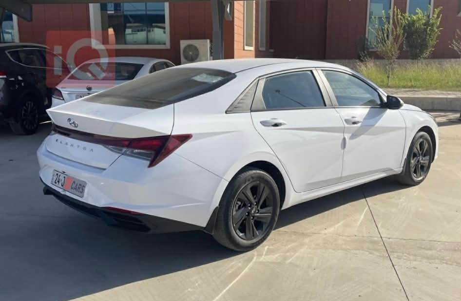 موديل السيارة ٢٠٢٣
ورد كوري موصفات خليجي 
حجم المحرك 1.6 لتر 
تعمل ببنزين عادي 
ويل كب حجم ١٦ 
داخل لونين رصاصي وكشنات عسلي 
شاشه ايباد وكاميرا 
انماط قياده عددٍ ثلاثه 
حساس مقاعد خلفيه 
وباقي الموصفات المعروفه بوارد الكوري 
محرك اعتمادي وكير ست نمو وليس سيفيتي 
بدون حادث بدون صبغ  
الممشى ٥٠ كيلو وقابل للزياده 
السيارة معروضه بسعر 158$
الشراي يتصل 
*********** موصل, نينوى
