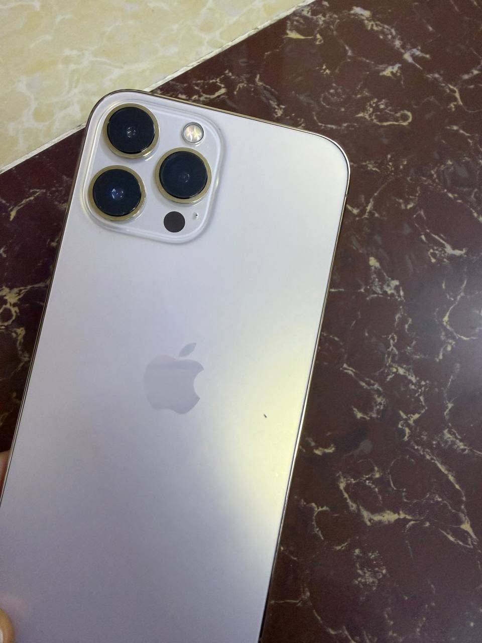 السلام عليكم 
للبيع الايفون 13 بروماكس ذاكرة 256GB  لون ذهبي 
جهاز أمريكي، كلشي بيه أصلي، نسبة البطارية 85%، نظيف جدًا والاستعمال شخصي، السعر 750 الف


**إذا كنت صاحب هذا الإعلان وتريد حذفه لأي سبب، رجاءا أرسل رسالة إلى الدعم الفني**
