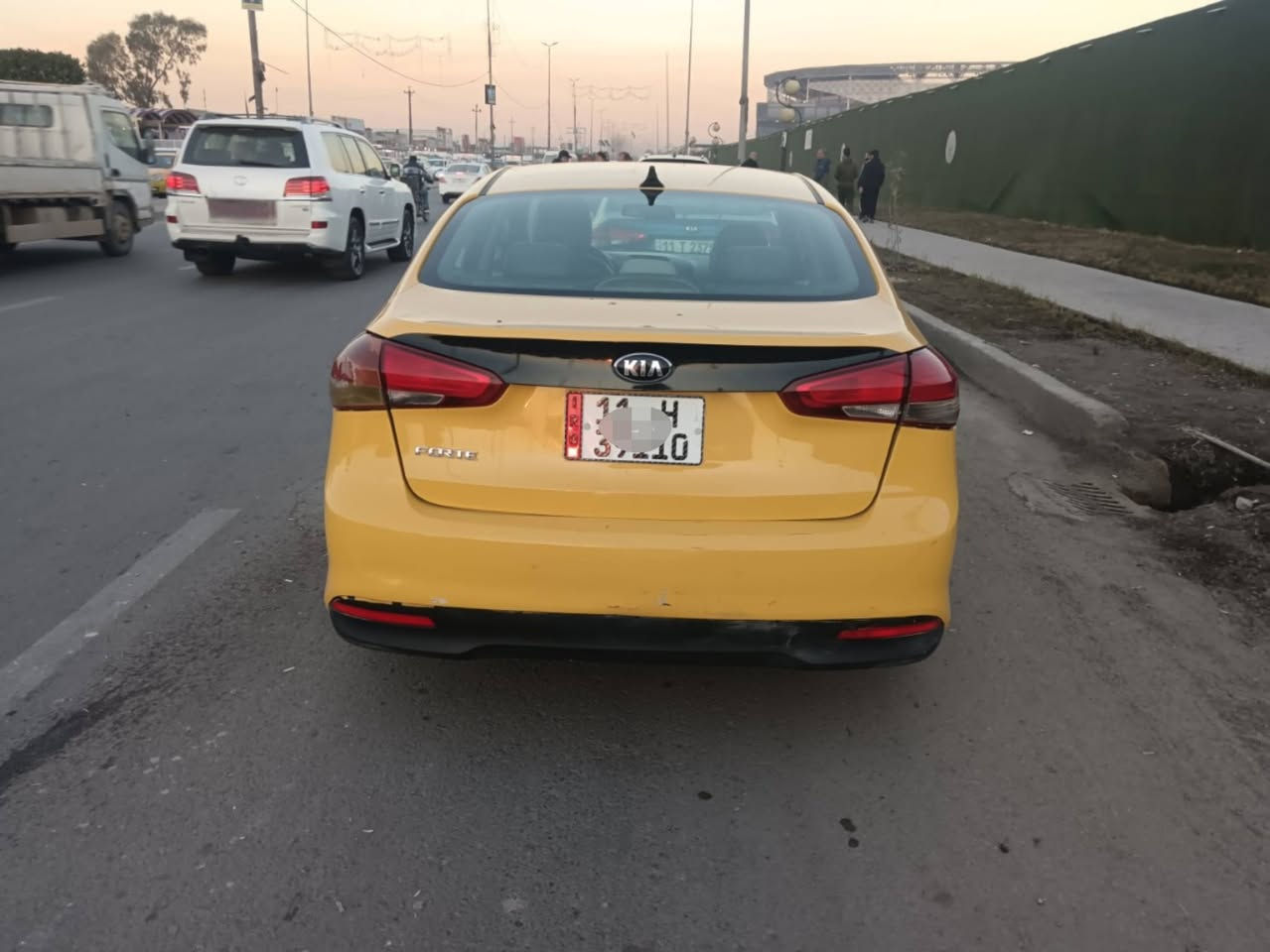 سيارة كيا فورتي ٢٠١٧ 
المحرك دوش ٢٠٠٠
وارد أمريكي الحادث حزام 
محور غاز
حدادية أمامية جديدة
ادامة محرك جديد وتشمل تبديل بلكات وتنظيف ونوزلات فحص مجاويل
تخم تاير جديد 
مكاني بغداد حي اور السنوية حديثة باسمي هزة سنوية جديدة قبل شهرين مصفرة هيئة
السعر المطلوب ١٢٠ ورقة وبيها مجال حق الجية 😊
للتواصل ***********
