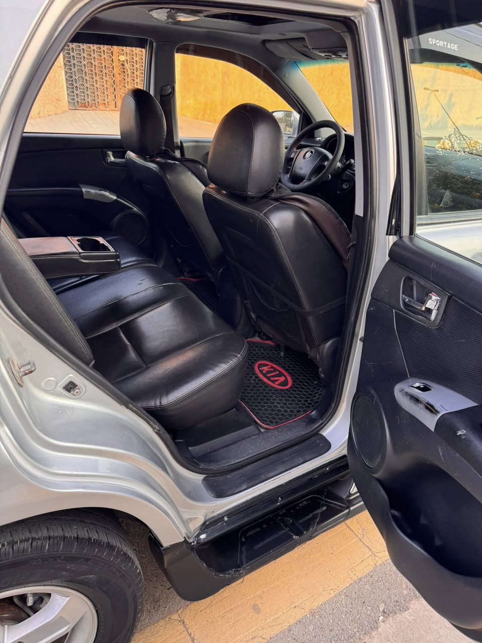 السلام عليكم شبابنا الطيبين افتح الفيديو وأسمعه للأخير حتى تعرف كل تفاصيل السياره لأنه طريقكم بعيد والنجاة في الصدق 
كيا سبورتج 2008 مكفولة كفالة عامه 
خليجي اربع سلندر فول مواصفات تحكمات وكشنات تدفئة وكامره وبعد هواي بيها مواصفات وسلايد روف السياره جاهزه مابيها برغي نقص وكهربائيات كلها شغاله وايرباك سليم أدامه كامله بلكات تايرات ونوزلات وفيت بم وصدر كلها جديد سياره كولش نظيفه بالعافيه على الي ياخذها سبيرها منازل والي يعرف بالسيارات راح يأكد كلامي 
بيها صبغ موضحه بالفيديو بكصة القمارة بسبب العارضه مال المجمع شخطتها وبدون معجون كد شبر فقط والباقي سليم 

مكانها الفلوجة غير متواجد في الخاص والبيع نقد بدون مراوس 

السعر١٢٣ وبيها مجال

***********
***********
