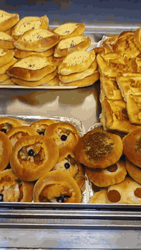 السلام عليكم يوجد شيف مناقيش بيتزا وخبز منفوخ درجة اولى خبرة قوية جدا 
ومتمكن في عمله حيثو للتطوير العمل من كل الجهات جاهز لفتح هذا المشروع للاصحاب العمل هنا في بغداد مثل هذا الفيديو يلي حابب يفتح هذا المشروع يتواصل معي بالخاص وفاتح دورة تعليم في منطقة بغداد يلي رايد يسجل بيها يتفضل التكلفة محسومة ومدة الدورة شهر وكل الهلا بالجميع 
للاستفسار . اتصال حصرا او خاص 
***********
