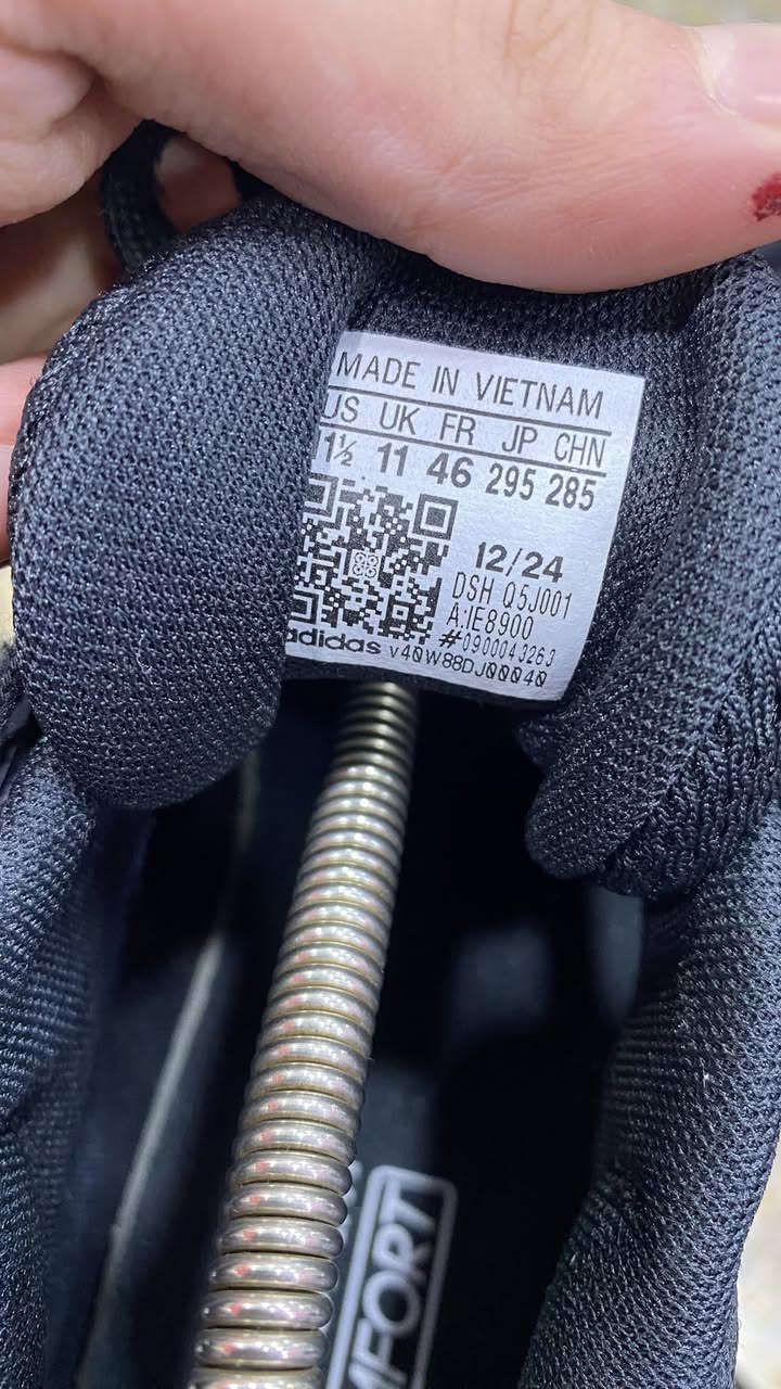 ماركة ادیداس وكالة اصلي
قياس : ٤٦
طول القدم : ٣١سم
للحجز دذلي خاص لو واتساب 
٧٧٠٨٢٨٤٢٤٢
