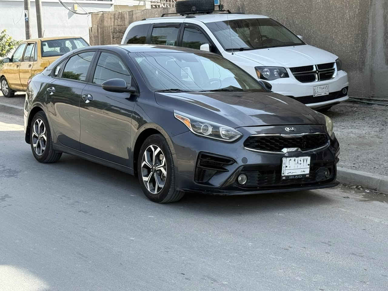 السلام عليكم 
فورتي 2019 ماشيه 79 الف وارد امريكي حادثه جاملغ وبنيد وبيه صبغ باب السايق توحيد لون كير ومحرك مكفولات صدر امامي وخلفي جديد تخم تاير جديد كهربائيات كله مكفوله سياره جاهزه الحمدلله بدون نقص ابد معروضه ( 120$ ) وبيه مجال بسيط مكاني بغداد الدوره شارع 60 للاستفسار ***********
