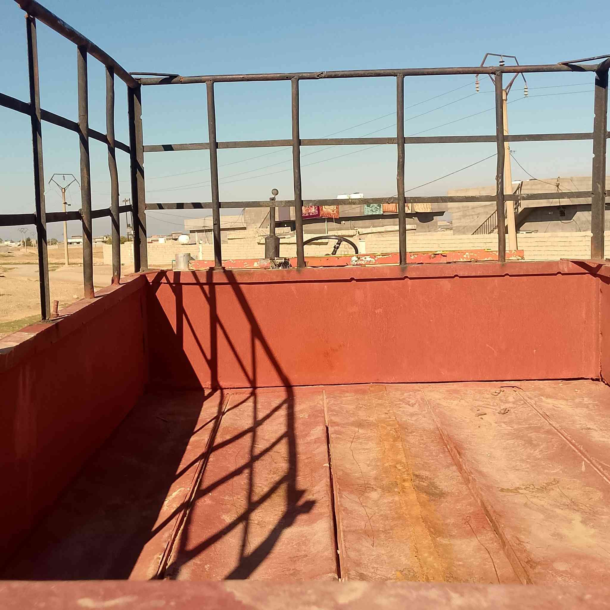 مكينة عنتر للبيع موديل 84 سنوية بيهة وراهة عربانة السعر اتصل على رقم ***********مكان ديالى
