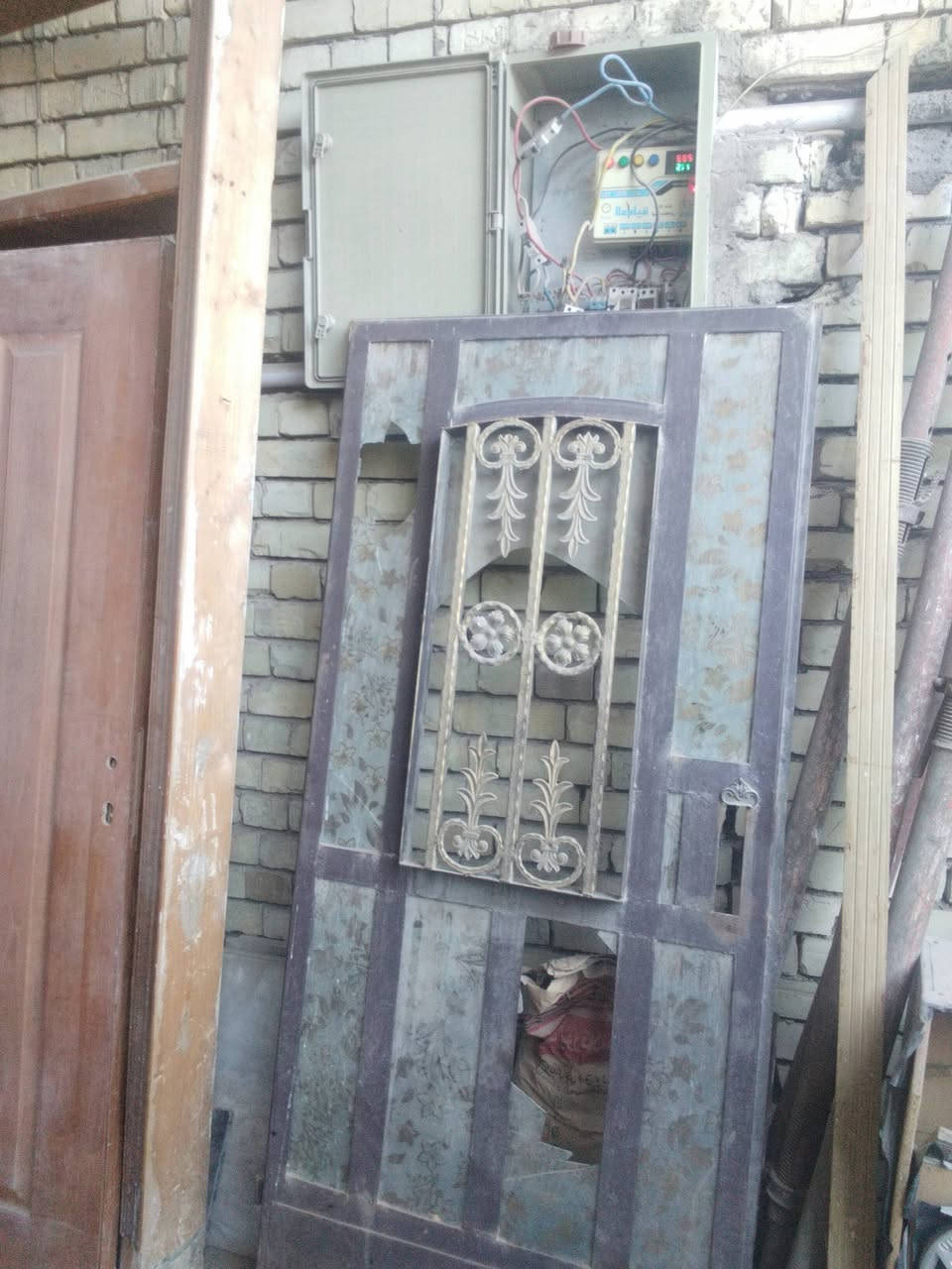 شبابيك و بيبان للبيع
شباكين حديد ارتفاع متر ونص وعرض مترتين باب خشب ارتفاع 270 عرض متر باب حديد ارتفاع مترتين 70 عرض متر و30 الاستفسار الاتصال على الرقم ***********
