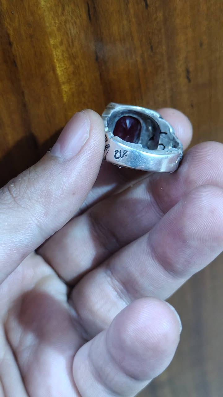 السلام عليكم ياقوت افريقي قطعه روعه صياغه جراح للاستفسار خاص او واتساب ***********
