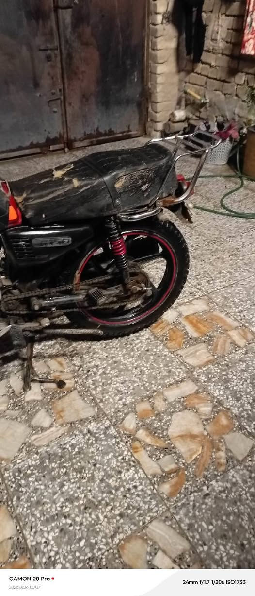 السلام عليكم دراجه ايراني 5كير الدراجه خير من الله موديل 20لدراجه كفاله بس مبدل كلجات 
نقصه تخم اشاير وكتف شحن الدراجه عليه زنون من ماركت سيزر (مكاني بغداد) متواجد فيس. 
واستاب ***********
