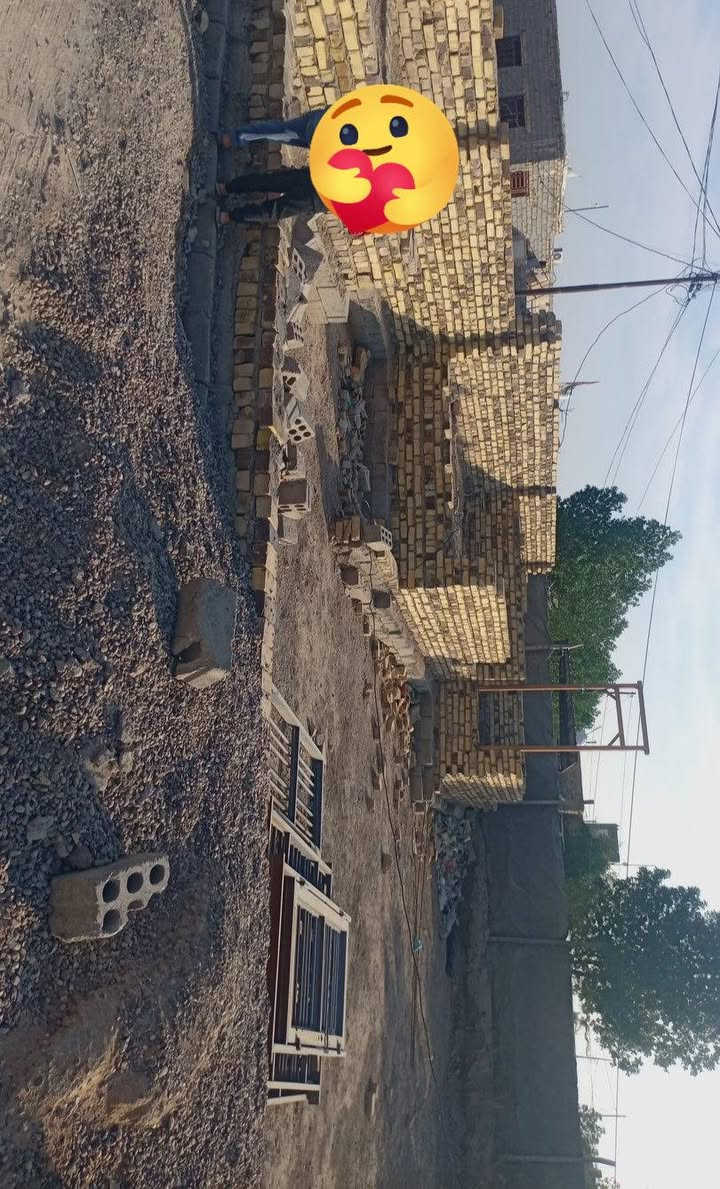 للبيع السعر مناسب مساحه ١٥٠ ركن تبليط كافه الخدمات متوفره خلف مجمع العذاري قريبه عن شارع العام وسعرها مناسب بيها بوكس وشبابيك وبيبان مثل ما بالصوره وصاعد بيها بنيان ***********
