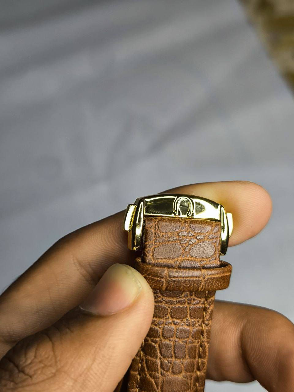 ساعة من ماركة اومكا OMEGA
تحفة فنية 
لمحبي الكلاسك والهدوء
مكينة اوتماتيك نصب وتكويك 
ميناء ابيض مميزة مزودة بمنفذ تاريخ مع فول لامينوس 
زجاج زفير  ضد الخدش 
مقاومة ماء وغبار 
سير جلد طبيعي 
قفل فراشة 
القطعة مختمة بالكامل

⚠️ملاحظة متوفر قطعة واحدة فقط

السعر:-80 الف ع اول تم 
للحجز ارسل رقمك وعنوانك واقرب نقطة داله


**إذا كنت صاحب هذا الإعلان وتريد حذفه لأي سبب، رجاءا أرسل رسالة إلى الدعم الفني**