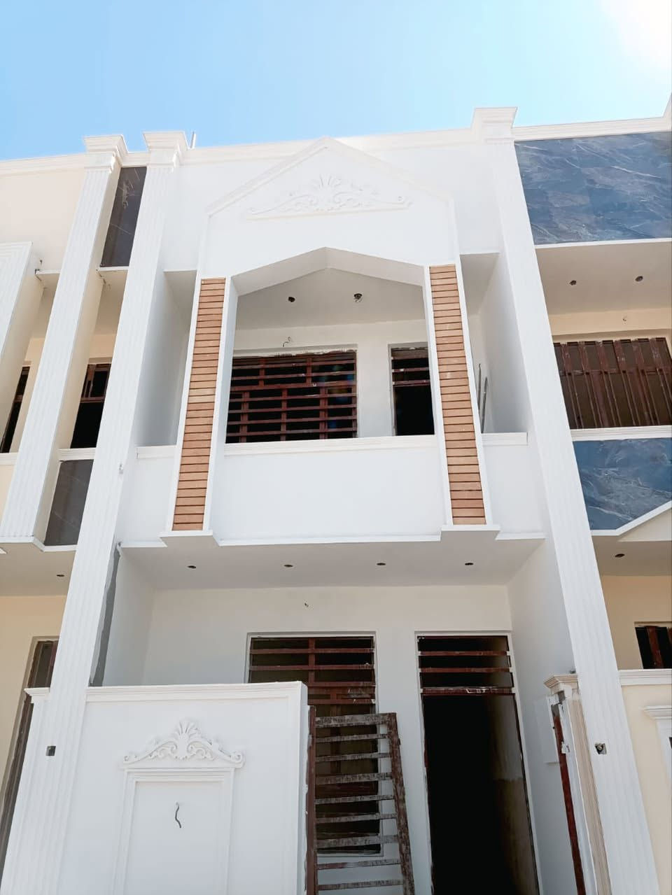 عمل واجهات بانسب الاسعار
تطبيك فوم وطلس 
تطبيك حجر بكافت انواعه 
تطبيك سيراميك بورسلين 
صبغ اجود انواع الصبغ  ***********
