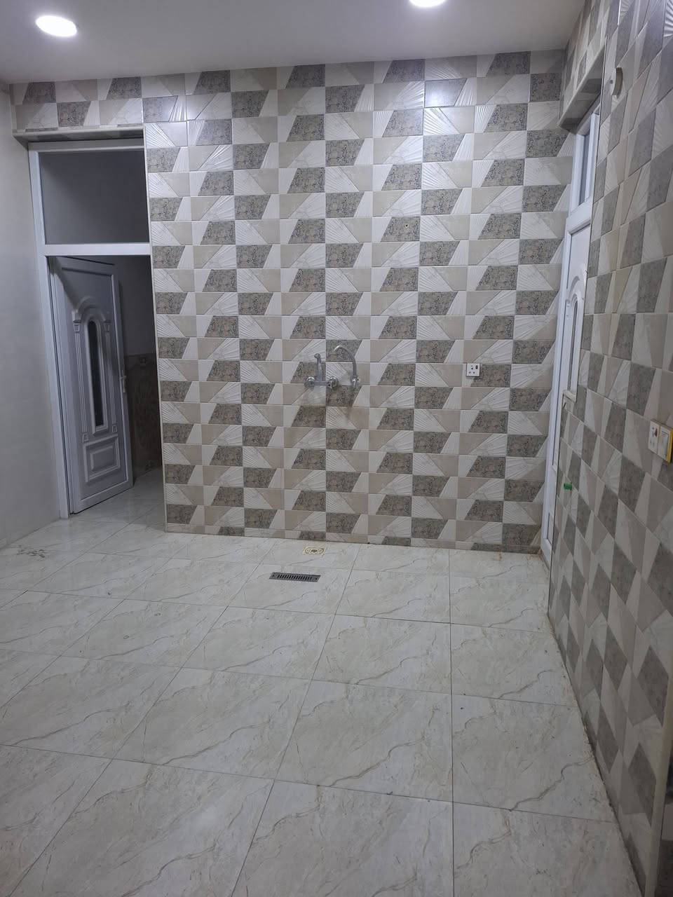 سلام عليكم بيت حديث طابق ثاني للأيجار استقبال ومطبخ
وغرفة نوم والمحقات كلش حلو ميحتاجله ربع موضح بالصور ايجاره 350

تواصل مع الوالد ***********
