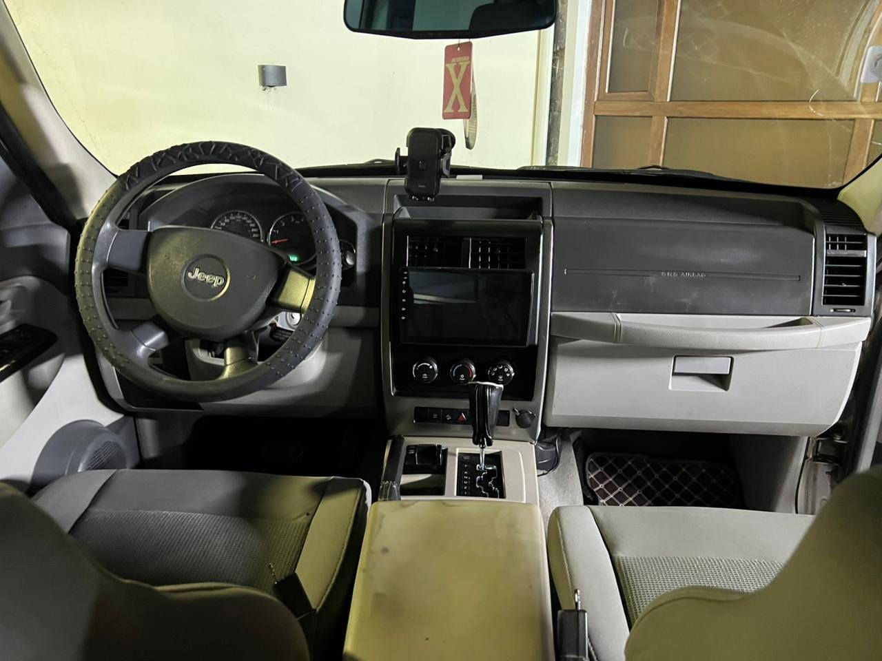 السلام عليكم من رخصة الادمن حبايب جيب ليبرتي بغداد الدولي 2008 صبغ بابين بدون دواخل عكس السائق كير مكينه كهربائيات تبريد تدفئه تخم تأير السياره جاهزه مابيها اي نقص خير من الله السعر 90 
الاتصال/***********
