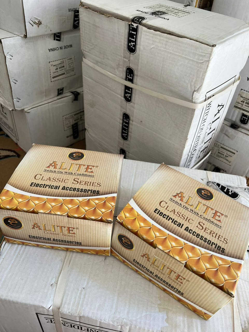 بلك سويج الايت الصلي مال شركه تعبئه الكارتون 100قطعه سعر الكارتون ٩٥ الف
مكان بصره 
***********
