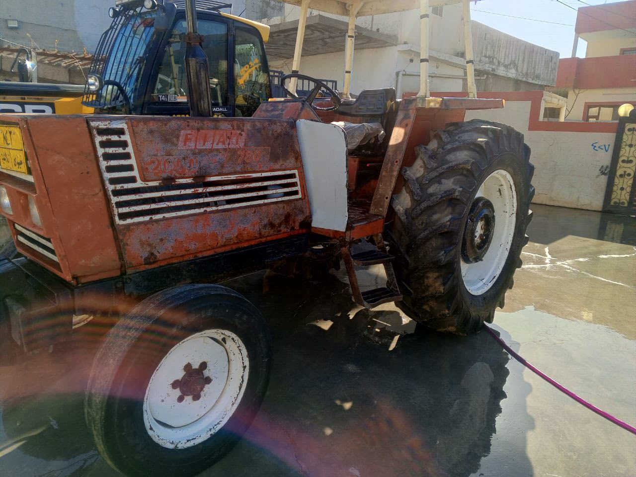 Fiat 780
مەکینە کەمێک بوخاری هەییە گێڕ و ئەکسل بە شەرت
*********** 
شوێن هەولێر -پیرزین
