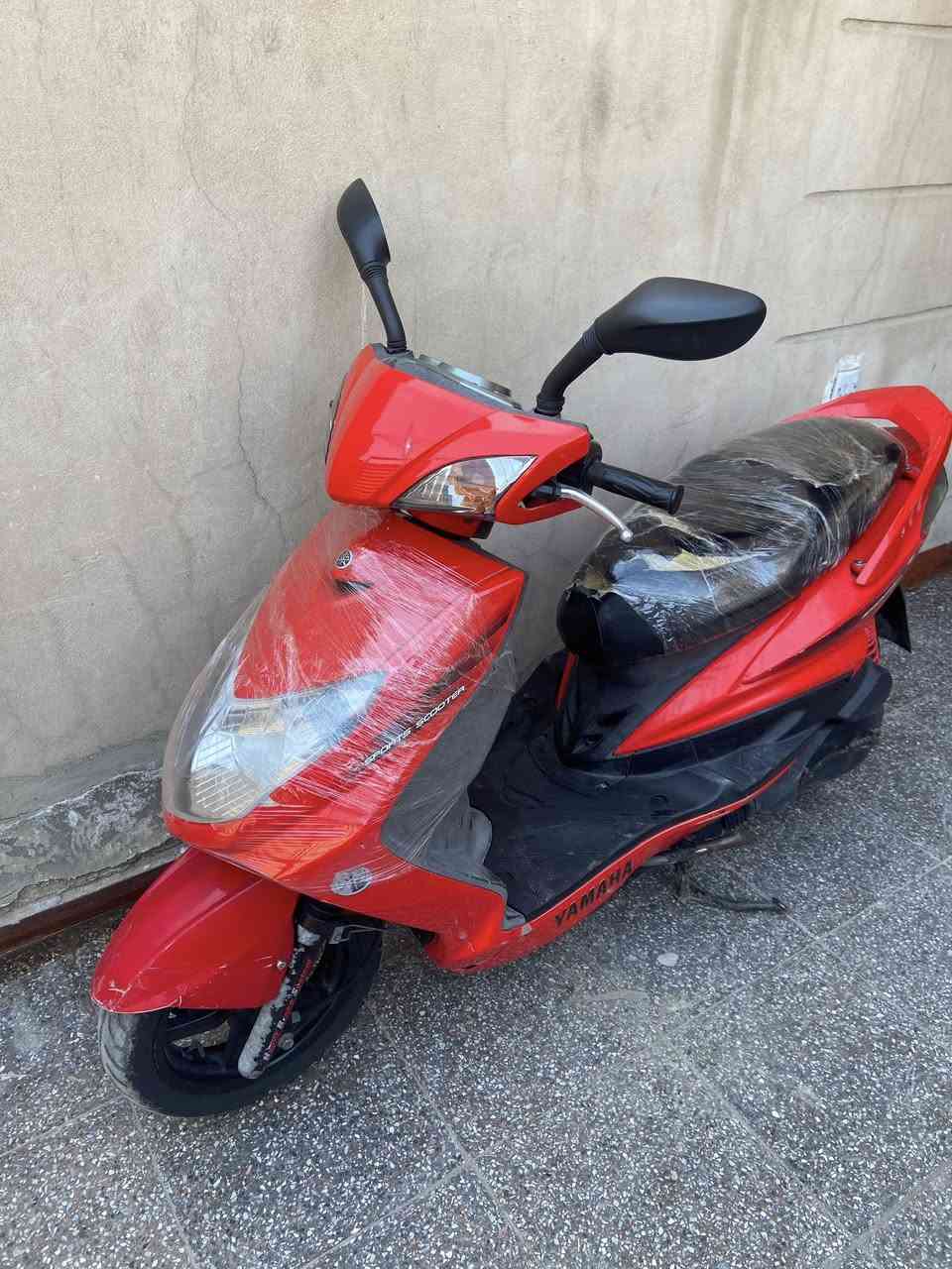 سكنس كوري جديدة كلش
سويجين دراجة 
كاملة مكملة ماعوزهة شي
اوراق مكاتبه ومنفيس
كلش نضيفة 
مكاني بغداد الشعب 
***********
سعرهة 800 وبيه مجال
