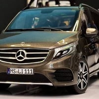 مرسيدس V‑Class • NOREV 1/18 • باب جرار