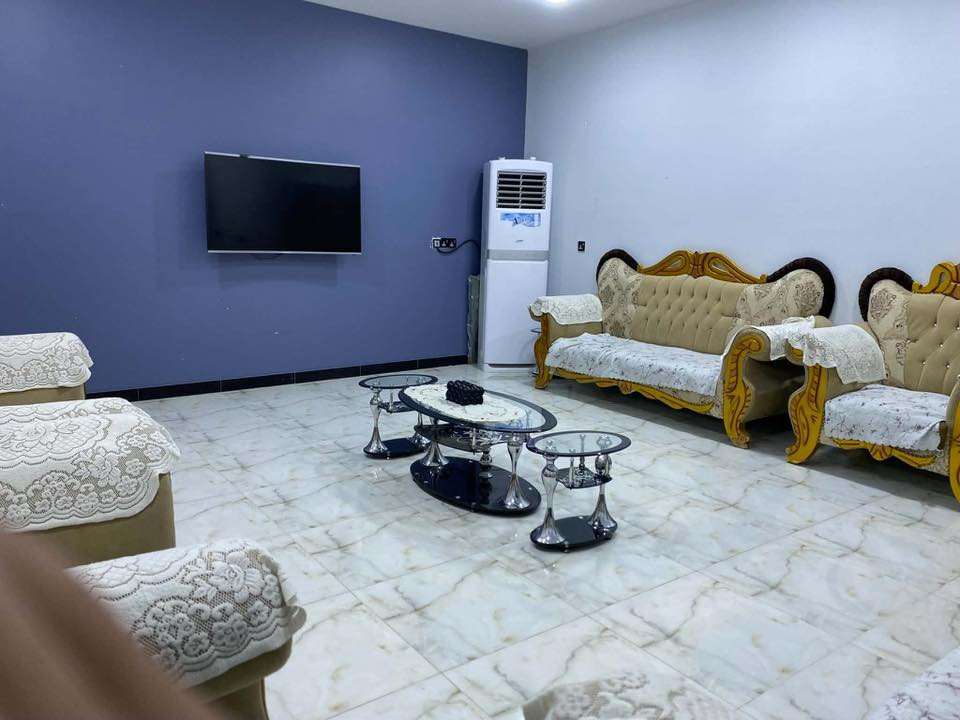 #للبيع – منزل فخم بناء درجة أولى

#لطفاً للأستفسار التواصل مع صاحب العقار عبر الرقم الموجود داخل المنشور مباشرتاً ،نحن صفحة اعلانيه عملنا النشر والترويج فقط .📣

📍 الموقع: الداحرة – قرب مضيف سيد طالب الموسوي

📐 المواصفات:
• المساحة الكلية: نصف دونم
• مساحة البناء: 200 م²
• بناء درجة أولى
• غرفتان نوم
• استقبال
• هول واسع
• مطبخ
• صحيات داخلية وخارجية

⚡ الخدمات المتوفرة:
• ماء
• كهرباء
• مولد سحب

#علماً ان الدار مرقم من قبل البلدية 👉

💰 السعر: 110 مليون دينار

📞 للاستفسار والاتصال:
***********

✨ فرصة مميزة لامتلاك منزل جاهز للسكن في موقع هادئ ومخدوم
