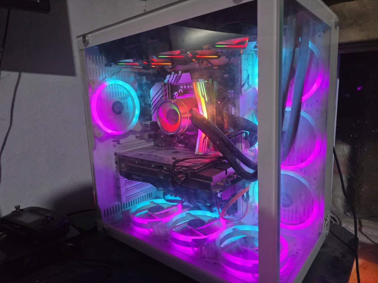 كيس حاسبة فقط للبيع 900الف قفل 
المعالج:Ryzen 7 5800x 8-Core

مذربورت:ASUS PRIME X570-P

Cooler●   deepcool 360 RGB

الرام:3600تردد Chun Well Tech RGB 16*2

ورام نوعية عادية:32G تردد3600

كارت شاشة :RX 5700XT 8G 256bt

هارد:M.2 512 ssd SAMSUNG


**إذا كنت صاحب هذا الإعلان وتريد حذفه لأي سبب، رجاءا أرسل رسالة إلى الدعم الفني**