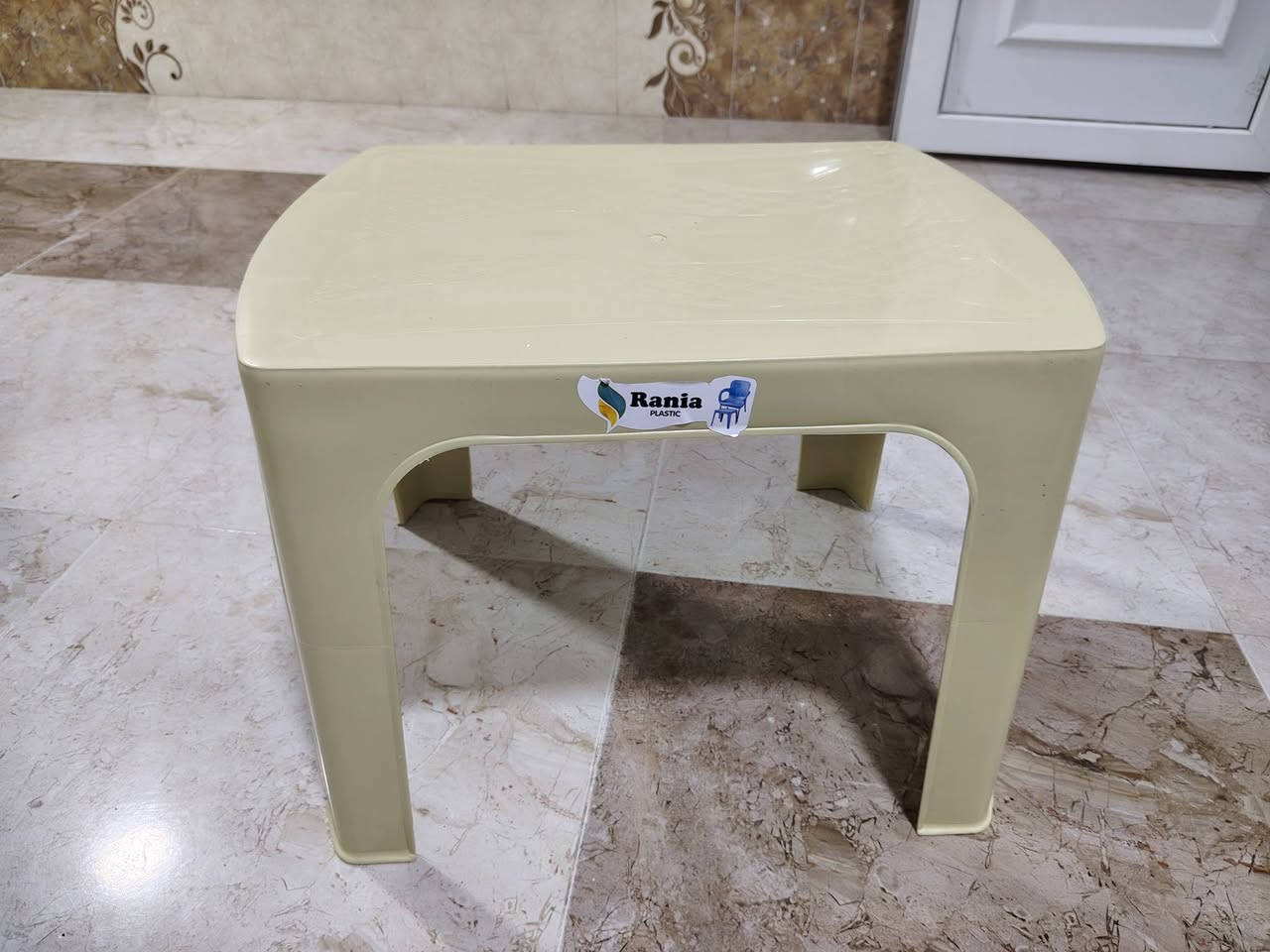 للبيع كراسي عداد 4 الواحد على 13 الف  ميز طعام على ٢٢ الف طبلات عداد 3 ب10 الف  عنوان رشيدية رقم الهاتف ***********
***********
