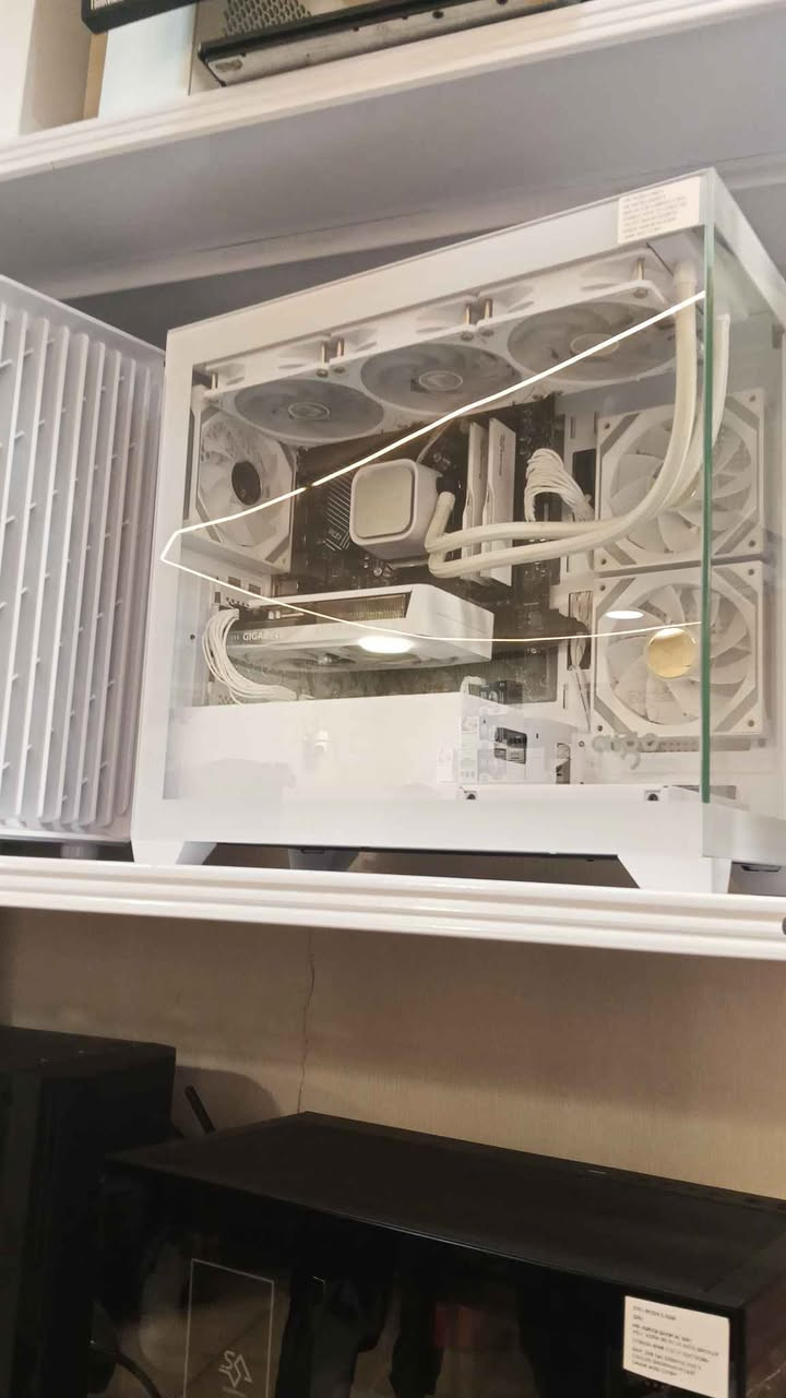 CPU: RYZEN 5 9600 X
GPU: RTX 5060 8G Gigabyte 
MB: MSI PRO B650M-P DDR5
PSU: 650W 80 PLUS SEGOTEP
STORAGE: 1T NVME T-FORCE 650
RAM: 2X16 32G 6000MH2. G.SKILL DDR5
COOLER: MSI 360M WITIE
CAVAR: X7 FAN ARGB

سعر : 1200$ أربيل, العراق


**إذا كنت صاحب هذا الإعلان وتريد حذفه لأي سبب، رجاءا أرسل رسالة إلى الدعم الفني**