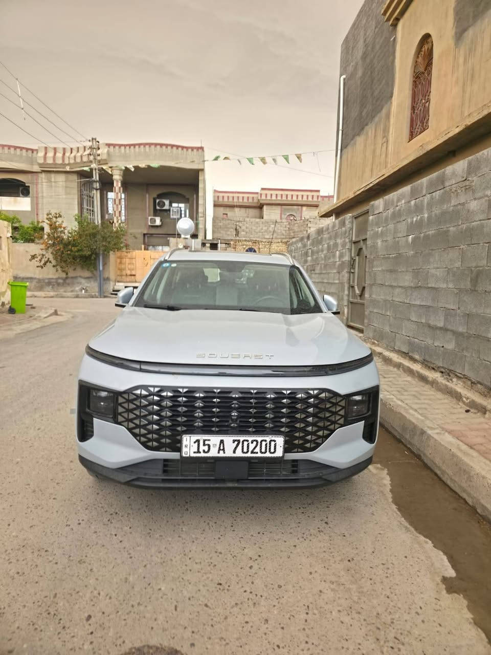 ⁨ ⁨ ⁨ ⁨ سوئيست S07 COMFORT
موديل ٢٠٢٦
العداد: 6742Km قابل للزيادة
المحرك: 4 أسطوانات 1.5L تيربو 156 حصان
العزم (نيوتن-م.): 230
ناقل الحركة: اوتوماتيكي دبل كلاتش من 6 سرعات
استهلاك الوقود: 7.8 لتر لكل 100 كم
الضمان الأساسي: 6 سنوات أو 200,000 كم 
ضمان المحرك: 10 سنوات أو 1،000،000 كم 

المواصفات:
*إطارات قياس 20 إنچ
*فتحة سقف بانوراما 1. 1 م
*الصندوق كهربائي
*مثبت سرعة
*كاميرات محيطية 360 درجة
*حساسات خلفية
*شاشة عرض وعدادات رقمية قياس 24.6 إنچ
*نظام صوتي متطور 8 سماعات عالية الجودة
*نظام ابل كار بلاي واندرويد أوتو لاسلكي
• نظام اوامر و تحكم صوتي
*شاحن هاتف لاسلكي سريع
*مقصورة الركاب من الجلد الفاخر
*مقعد السائق كهربائي
*عدد صفوف المقاعد 3 (7 ركاب)
*إنارة ترحيبية مع إنارة محيطية
*عتبات الأبواب الامامية مضيئة
*مصابيح أمامية و خلفية أوتوماتيكية LED مع مصابيح نهارية
*المرايا الجانبية قابلة للطي كهربائياً ومدفئة
*ماسحات الزجاج الامامي مع حساس تلقائي للمطر
*دخول ذكي (بصمة)
*تشغيل عن بعد
*خاصية إغلاق الشبابيك وفتحة السقف عن بعد
*فلتر تنقية الهواء (N95)
*مسند الذراع الوسطي مع ثلاجة
*انماط قيادة متعددة
*وسائد هوائية امامية وجانبية عدد 4
*نظام الفرامل الأوتوماتيكي Autohold
*نظام التحكم بنزول المنحدرات
*نظام المساعدة لصعود المرتفعات
*نظام مراقبة ضغط الإطارات
*نظام المكابح المانعة للانغلاق ABS
*نظام التحكم بالثبات ESC
*الرقم انبار مميز مكان السياره الانبار الخالديه...
السعر 180ورقه ....
***********
