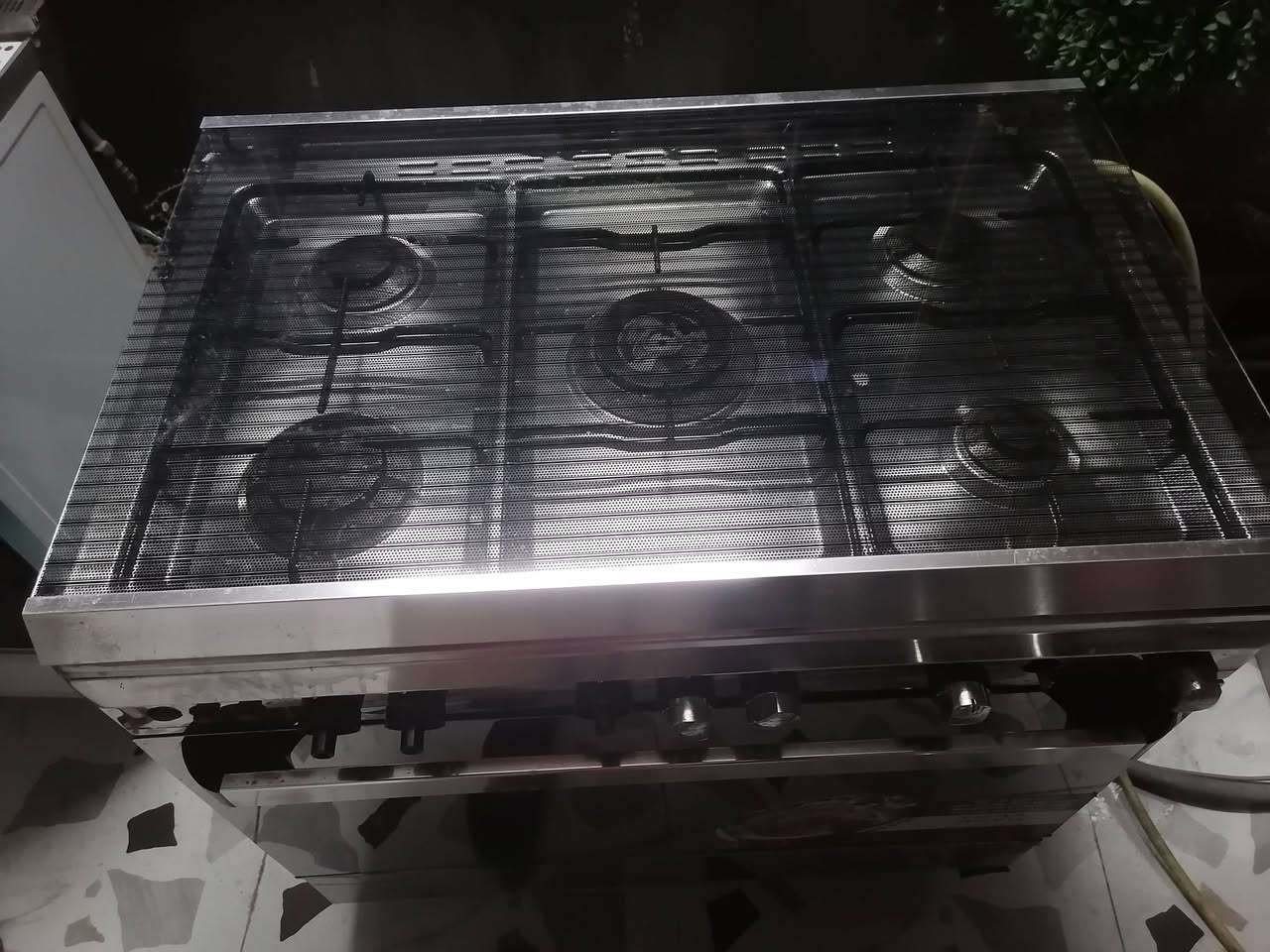 السلام عليكم ورحمة طباخ للبيع السعر ١٥٠
***********
