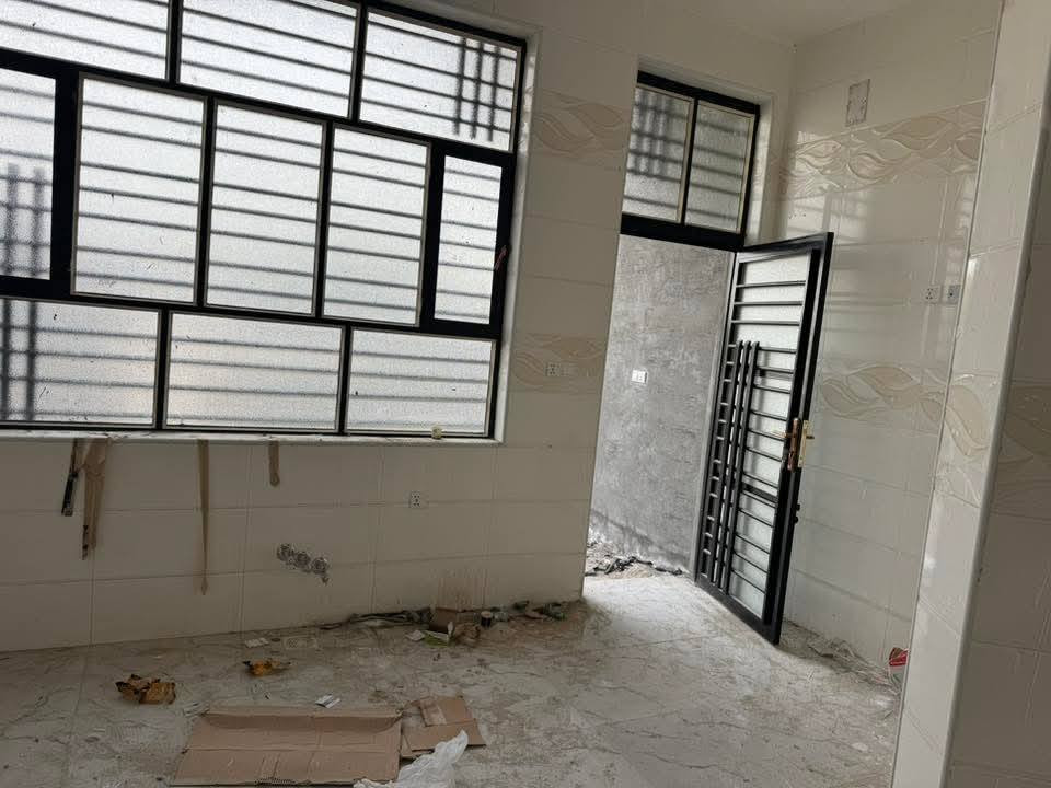 بيت طابقين حديث للإيجار غير مسكون سابقا  
٣ غرف نوم 

صالة 

هول

مطبخ  

مجمع صحيات
البكرلي 
 قرب مركز صحي البوحمير 

منطقة تتوفر فيها كافة الخدمات 

كهرباء وماء وتبليط  

السعر ٤٥٠ الف 

وتساب فقط
 *********** حلة, بابل
