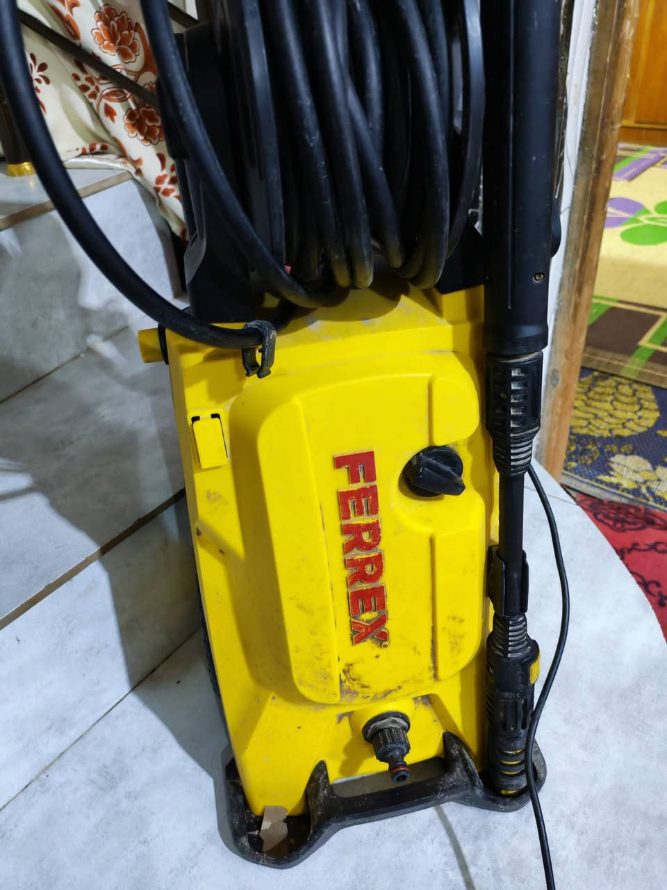 فارة غسل الماني ب 125 الف 
صونده 10 متر  بكره 
تايرات كبار تنسحب وين باي مكان 
مكان خاص بالزاهي 
العلامة التجارية: FERREX 
(الطراز): Q1W-SP07-2200 
الجهد الكهربائي: (230) فولت (50) هرتز القدرة: (2200) واط 
الضغط الأقصى: (15) ميغاباسكال الضغط التشغيلي: (11) ميغاباسكال 
أقصى درجة حرارة للمياه: (40) درجة مئوية أقصى تدفق للمياه: (7.9) لتر/دقيقة 
الوزن: (12.6) كجم 
الحلة ابي خستاوي عمود 78 
***********
