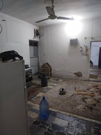 بيت 200 م متر طابو صرف بناء قديم الواجه 3٫500 خلفية استقبال وصالة. و 3...