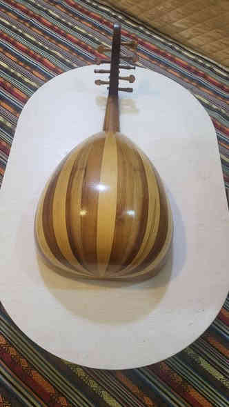 عود للبيع عراقي صناعه نجم عبود حجم صغير نظيف كلش 
سعر ٤٠٠ الف
***********
