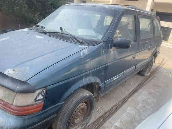 السلام عليكم 
دوج كرفان قديم للبيع موديل 95 
كير محرك بلاد مضبوط  السياره متروكه بس شغاله وكهربائيات بلاد وشغاله رقم فحص انبار ابيعها ع وضعها صاحبها موجود وايحول بس سنويه ضايعه 
السعر 12 ورقه 
***********
