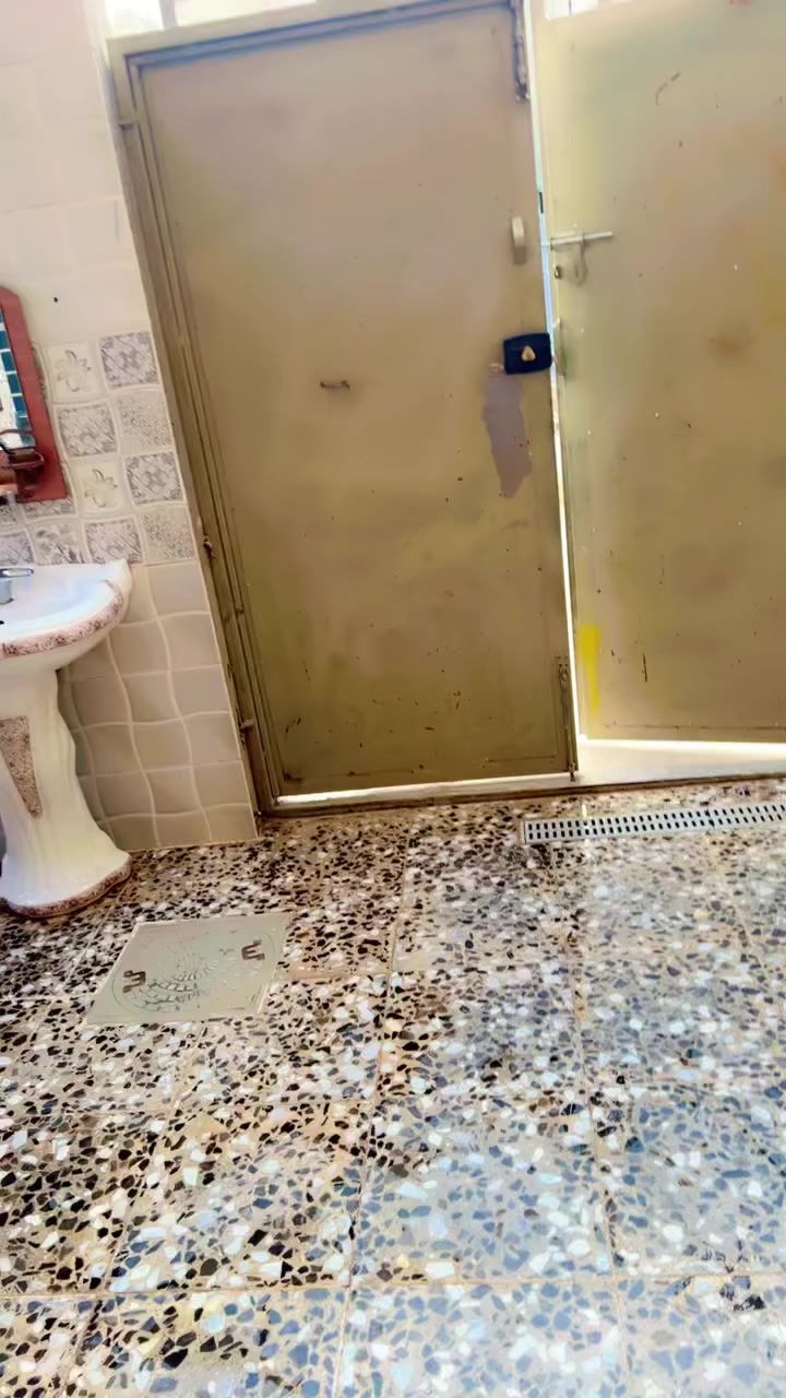 دار للبيع البلديات الظباط الثانية شارع 20 المساحة م100 ائ ستفسار تصال على الرقم ***********
