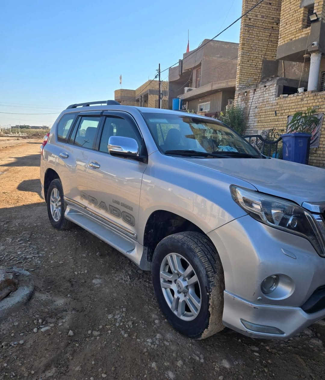 السلام عليكم  
تويوتا برادو. 2010 VX.L فول الفول  
للبيع 
السياره مكفوله  من صبغ 
السياره عليها ادامه كامله
رقم بغداد.  تحويل ثاني يوم 
مواصفاتها : 
-سلايت قماره
دبل تانكي 
ويل فكسار 
لايت زنون
٤كامرات كامرات محيطيه 
-مثبت سرعة
تحكمات استيرن
-حساس خلفي
-كشنات كهرباء عدد ثنين 
- اشارات بالمرآة
- كشافات ضباب
-كشنات جلد   
-شاشه اصلية 
-حساس تاير   
-مانع انزلاق
-اربع جام اوتو
-لايت زنون ناصي ***وعالي
-بصمه
-تكم ارضيه ليزري 
-تحكمات فول ستيرن 
-نظام زحف 
-ترحيب
صاج ملكي 🫅 
-مري جانبي كهربائي (شفط)
7راكب 
٣قطع تبريد  
- بلوتوث
- مشغل CD
- منفذ AUX & USB
-محرك 6 سلندر 
اضائه داخليه بل عتب خارجيه وبل بيبان 
الاستفسار اكثر الاتصال 
   

عنواني الكوت 
***********
