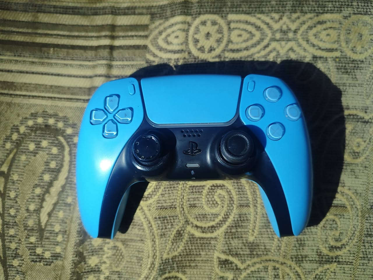 سوني 5مستعمل كامل ملحقاته معه UPS و حسابات فيفا 25و 26السعر 675
***********
واتساب
