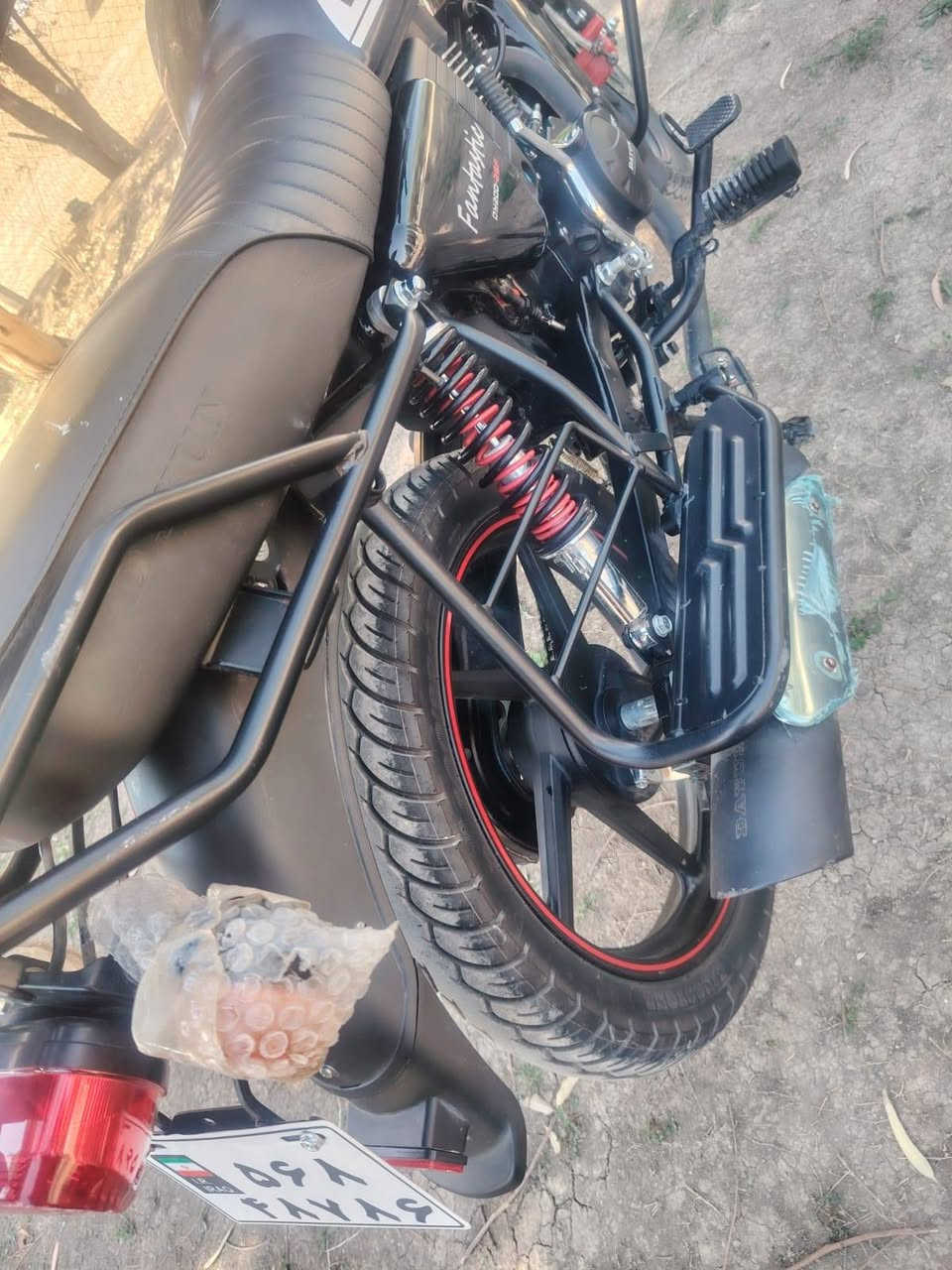 سلام عليكم دراجه البيع دايون  نفخ موديل 2025 وراق صولي محرك 200 كفاله عامه احلأ من الصوره ماشيه  ألف كم
السعر مليون و 450 الف وبيه مجال الشراي
للاستفسار ***********
