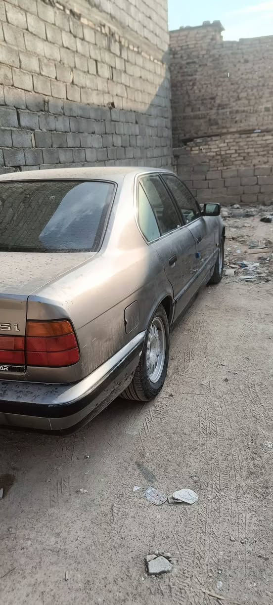 سلام عليكم للبيع بي ام 525اصل مسكر فانوس كير ومكينه خير من الله السياره مديل 90 شرط  المداور السياره بسمي رقم وهزه جديده سنويه لحد 2030 السياره خير من الله السعر 50وبيها مجاي شي قليل مكان كربلاء 
***********
