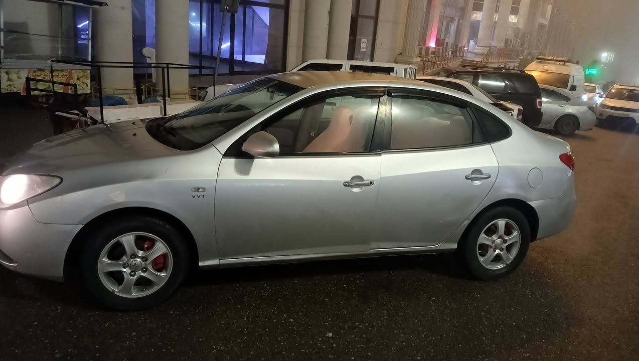 2007
٤٣گەلا
گێرو مەکینە بە شەرت 
تەقەو ڕەقە بە شەرت
سقفی بێ بۆیاخ 
پێشو دوای کەپسە 
 لە سلێمانیم 
***********
