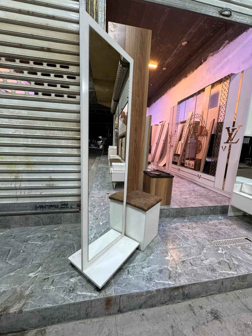 ✨ غرفة تركي  اصلي  ٨قطع✨
سرير عادي
برغي وجوي حديد
شازلون مخزن
 قماش وتر بروف أصلي
✨ نظافة 95 /💯
🚚 شد ونقل مجاني داخل بغداد
📦 توصيل للمحافظات بأسعار رمزية


**إذا كنت صاحب هذا الإعلان وتريد حذفه لأي سبب، رجاءا أرسل رسالة إلى الدعم الفني**