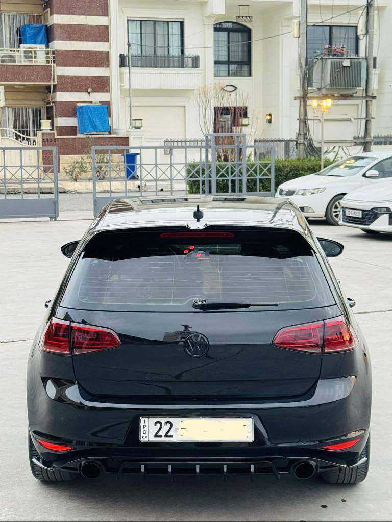 فولكسواكن كولف 2017 
محرك 1.8 توربو 
مواصفات TSI 
مشدود عليها كت كامل دوسات ولحية وجنح و دفيوزر TCR 
لايت GTI 
ويلكب رياضي 
شاشة محدثة مال GTI
ماشية 60 الف 
رقم سنوية جديد 
ضرر بنيد وجاملغ وهنا صاير بيها شوية بلباب شوية بلخاملغ الخلفي
بدون دواخل  
كير محرك كلة بشرط ممفتوح
*********** أربيل, العراق
