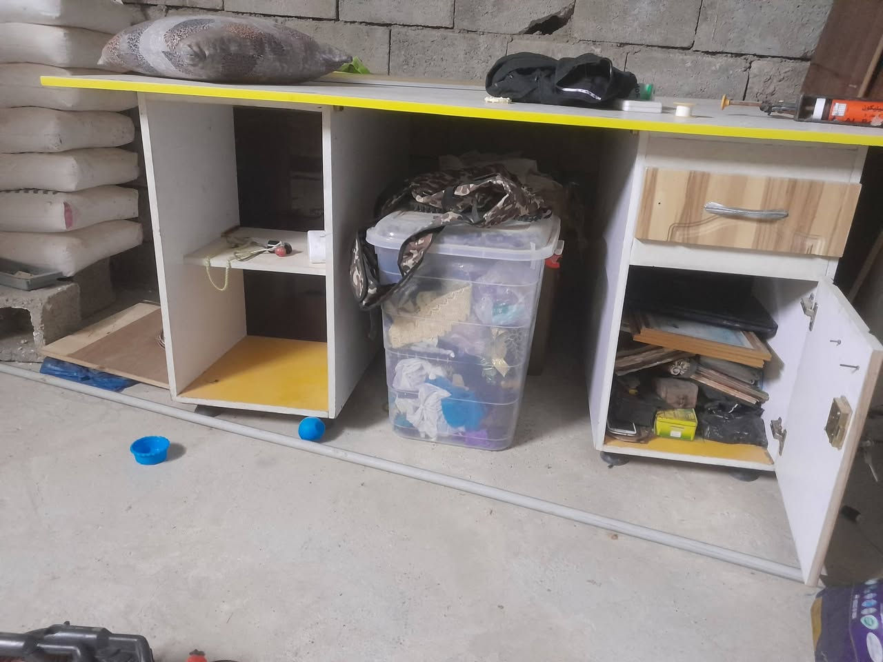 ميز مال بيت  للبيع مستعجل وياه هده دولاب جديد اي عيب ماكو اتصال رقم و وتساب *********** العنوان كركوك
