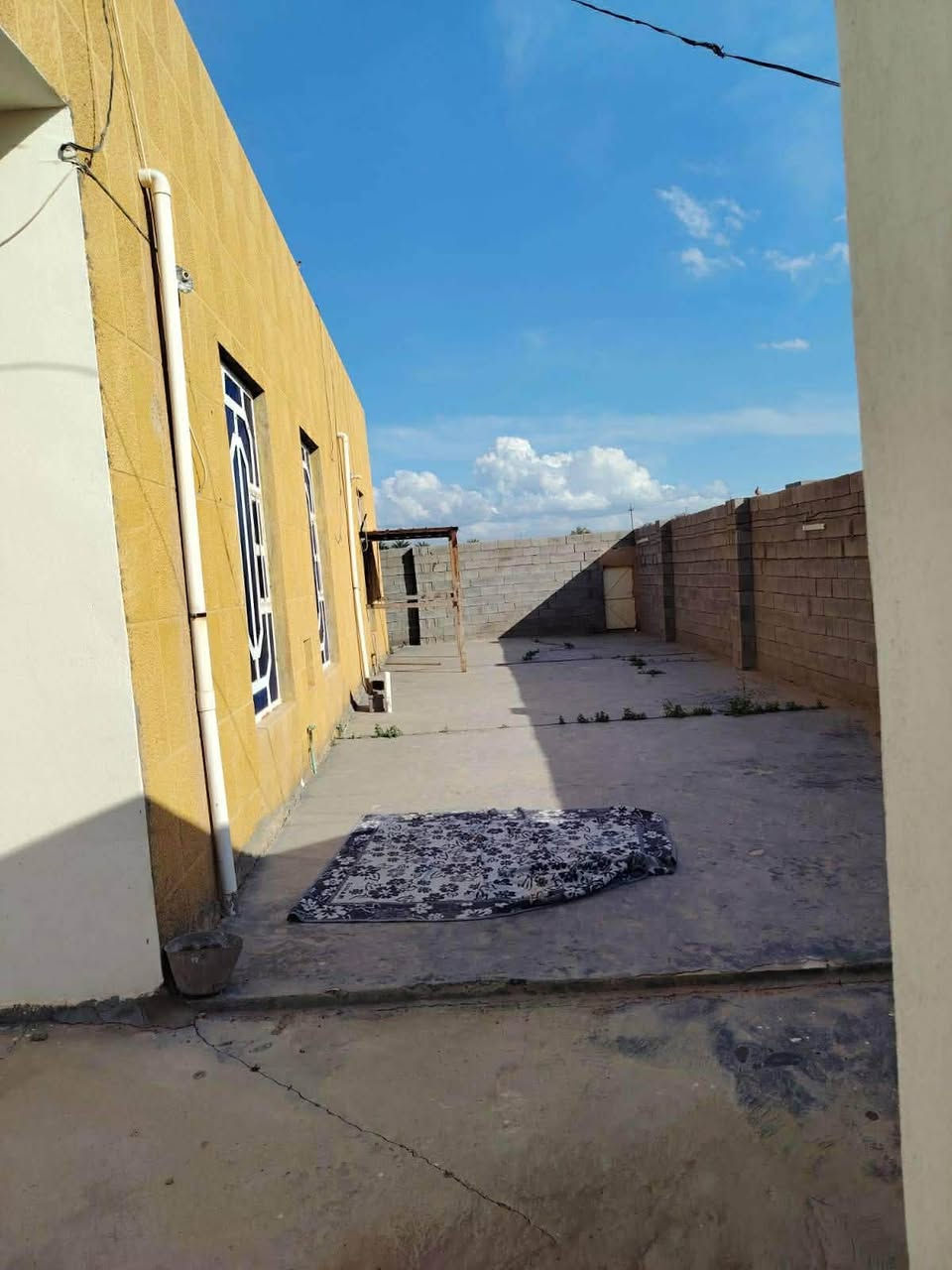 البيع الجزيرة البشعبان قرب جامع الجليل 

مساحة البيت الف 380 متر بناء حجر 
السعر 90 وقابل التفاوض 

الاتصال ***********
