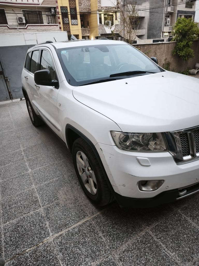 السلام عليكم جيب ليمتد خليجي 2013 فول مواصفات جكات تدفئه كشنات فتحه سقف كبيره السياره تخم تاير جديد باتري السياره بيه بارد باب خلفي عكس السايق وموضح بالصور  السعر 17.500 وبيه مجال مكاني بغداد الوزيريه *********** بغداد, العراق
