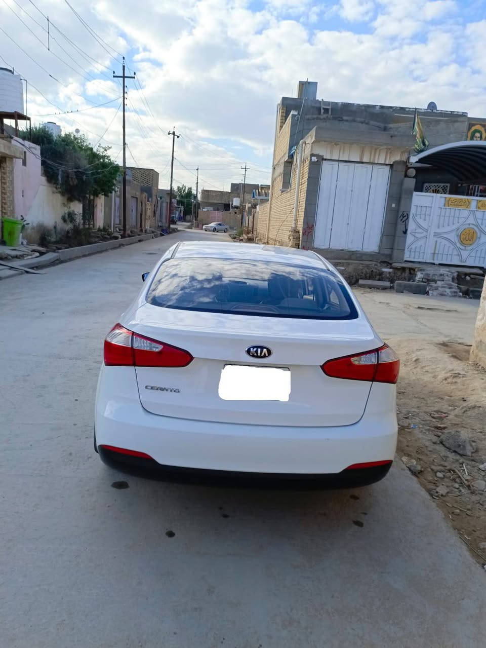 سلام عليكم
سيراتو 2016 رقم ذي قار خليجي مكفوله عدا رصعه بالباب صغيره مامبينه سياره جديده بسمي مداور ثاني يوم مكينه 1600 ماشيه 196 الشراي يتصل *********** 
السعر 136 مكان ناصريه قضاء النصر
