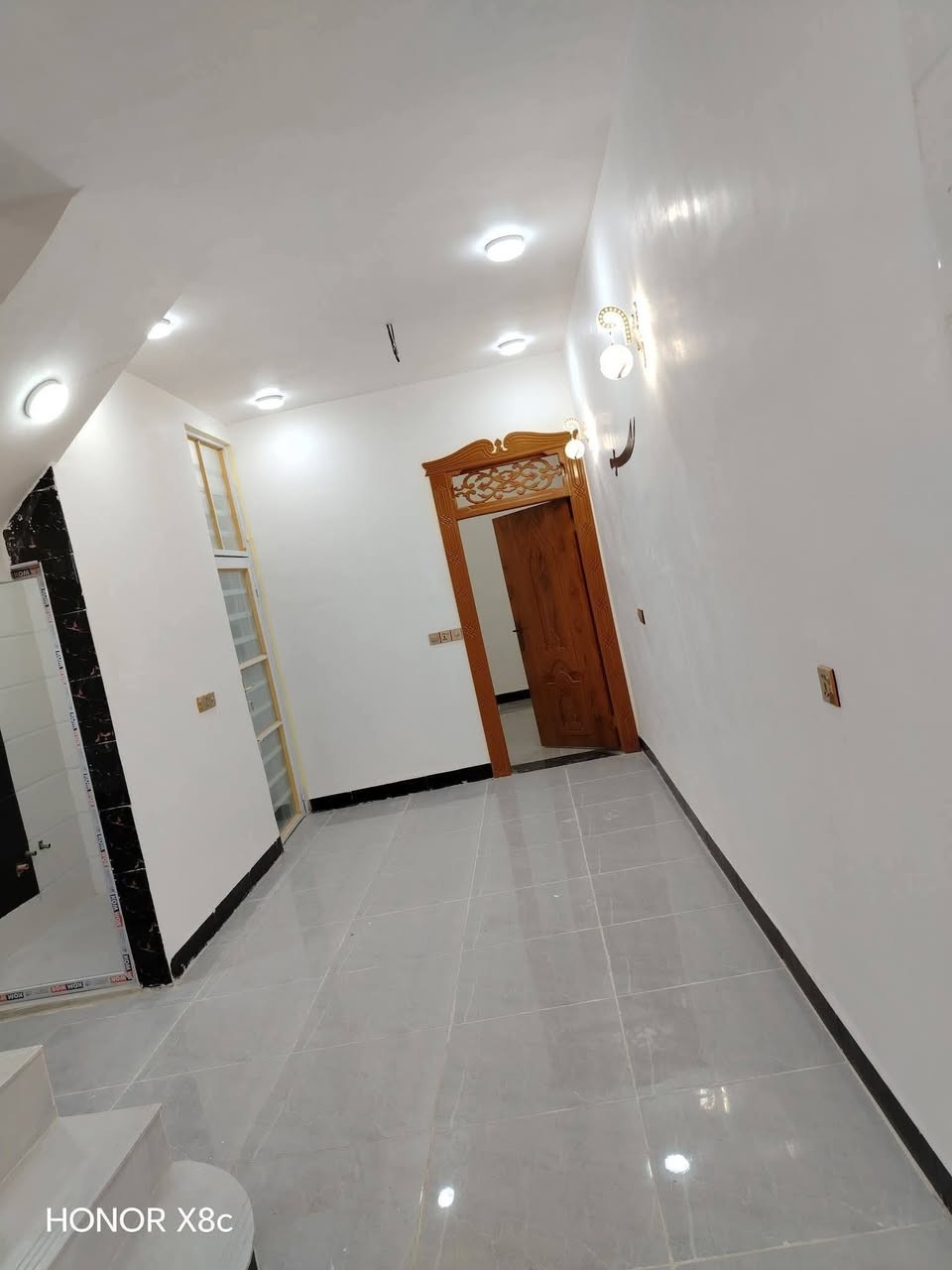 دار للبيع  50 م 🏡 (مكتب الخليج للعقار عمود327)
*********** وتساب
***********
✅ مشمول بقرار التطويب 

بسعر /22/ مليون مع المجال/ 
موقع /نجف 🏡شارع الحولي مال المطار عمود 327

البناء 🏡 
غرفه/صاله/مطبخ / صحيات/مكشوفه
بناء مرتب/ اساس + سقف كونكريت + طابوك

ألخدمات 🏡 ماء/كهرباء/مدارس/سوق/تبليط/لحد الباب🌹
